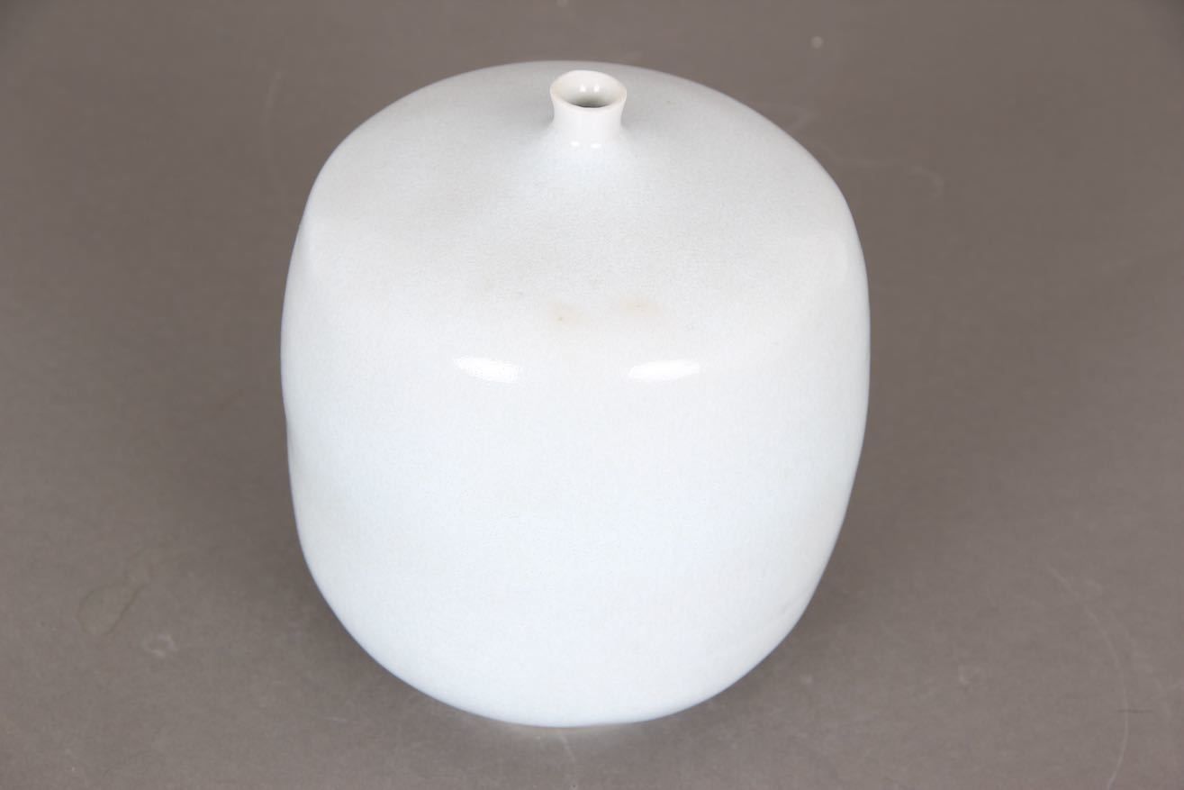 Danish Ceramic, Vase. Joergen Lai Knudsen. photo Home Decor