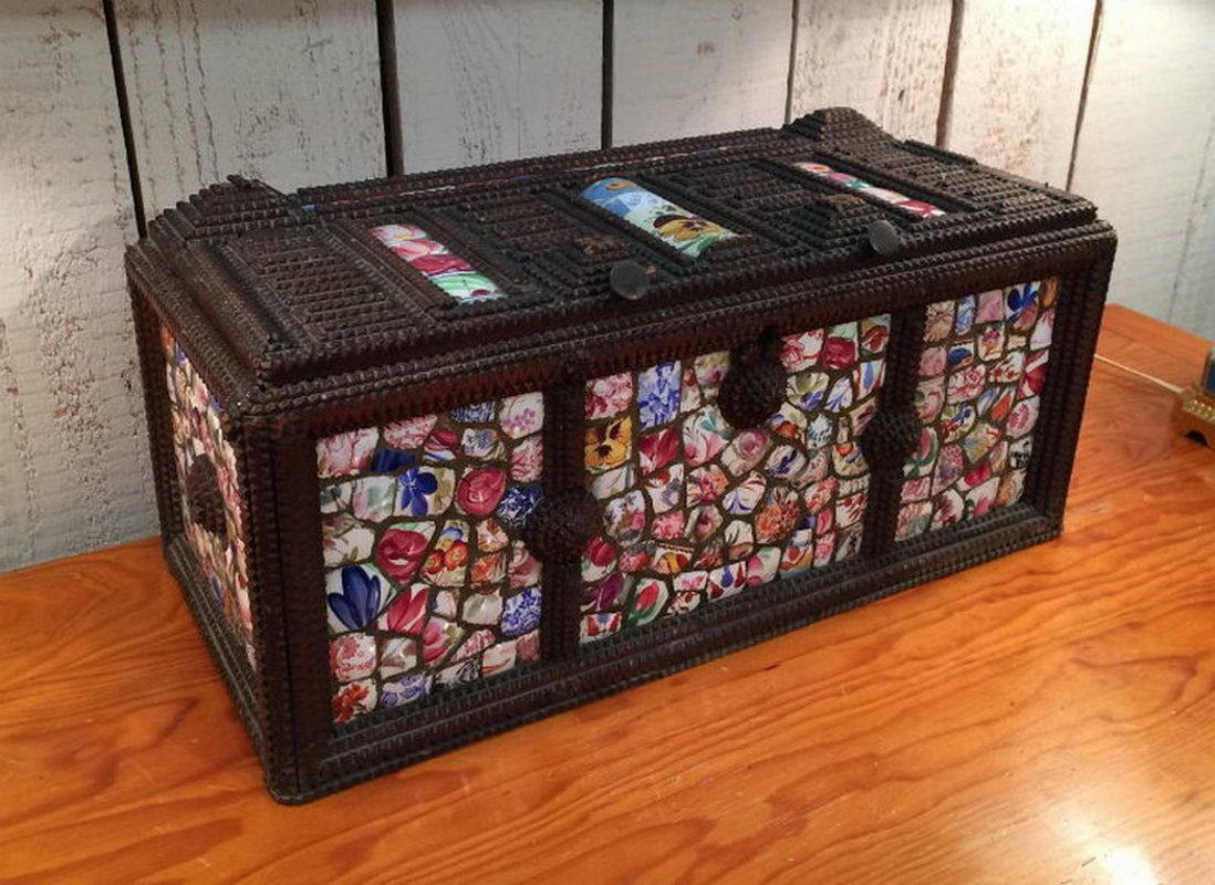 Very Nice And Unique Trump Art And English Broken Eathenware Pieces Box. End Of 19th Century