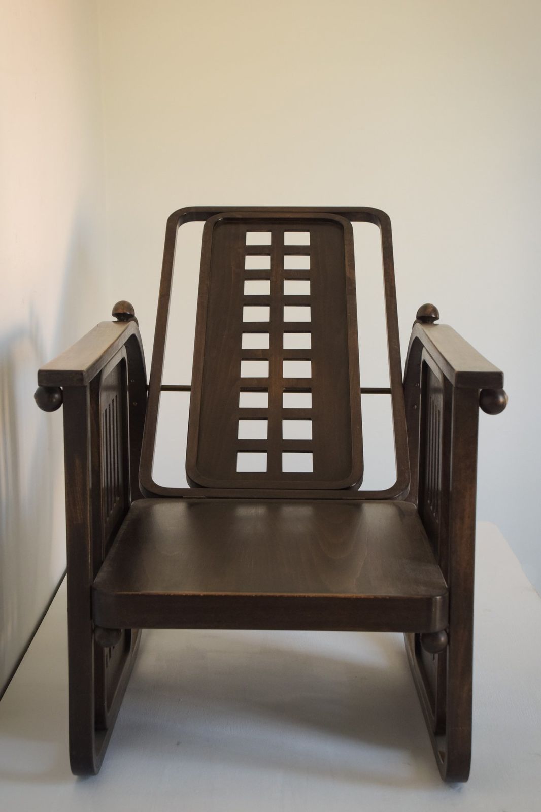 Stoel In De Stijl Van Josef Hoffmann 'Sitzmaschine' – Of Mogelijk Authentiek photo vinterior
