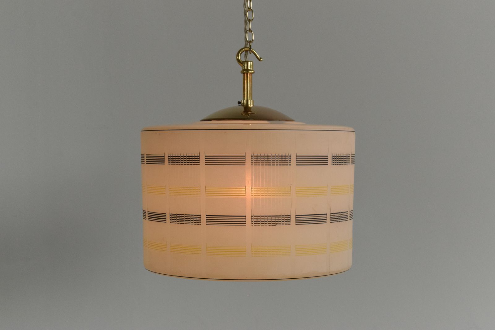 photo furniture Vintage 1950s White Black And Yellow Patterned Glass Light Shade