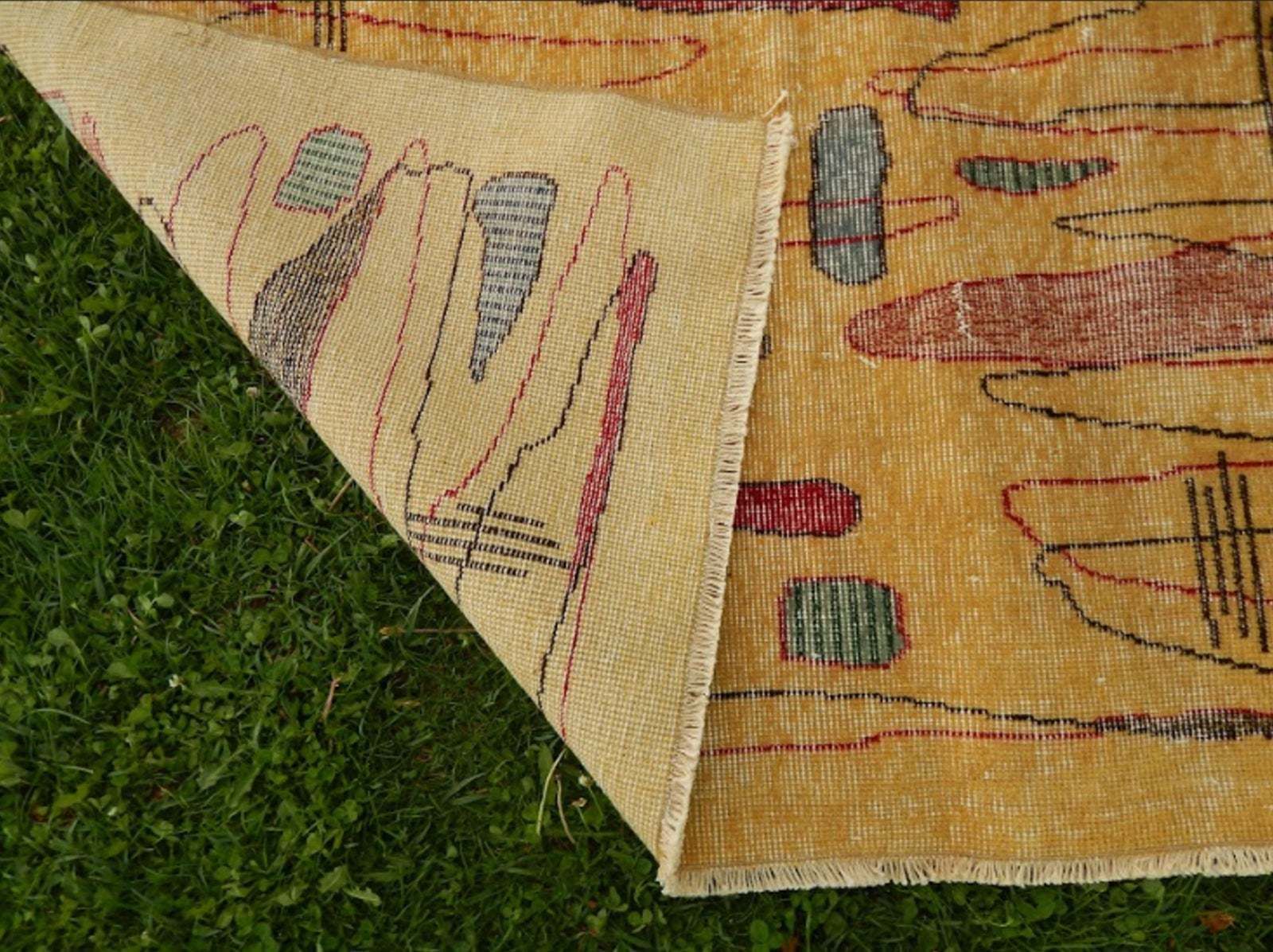 Textiles Vintage Zeki Müren Rug With A Modern Design   Turkish Art Deco Rug 5′ × 8′2″ photo