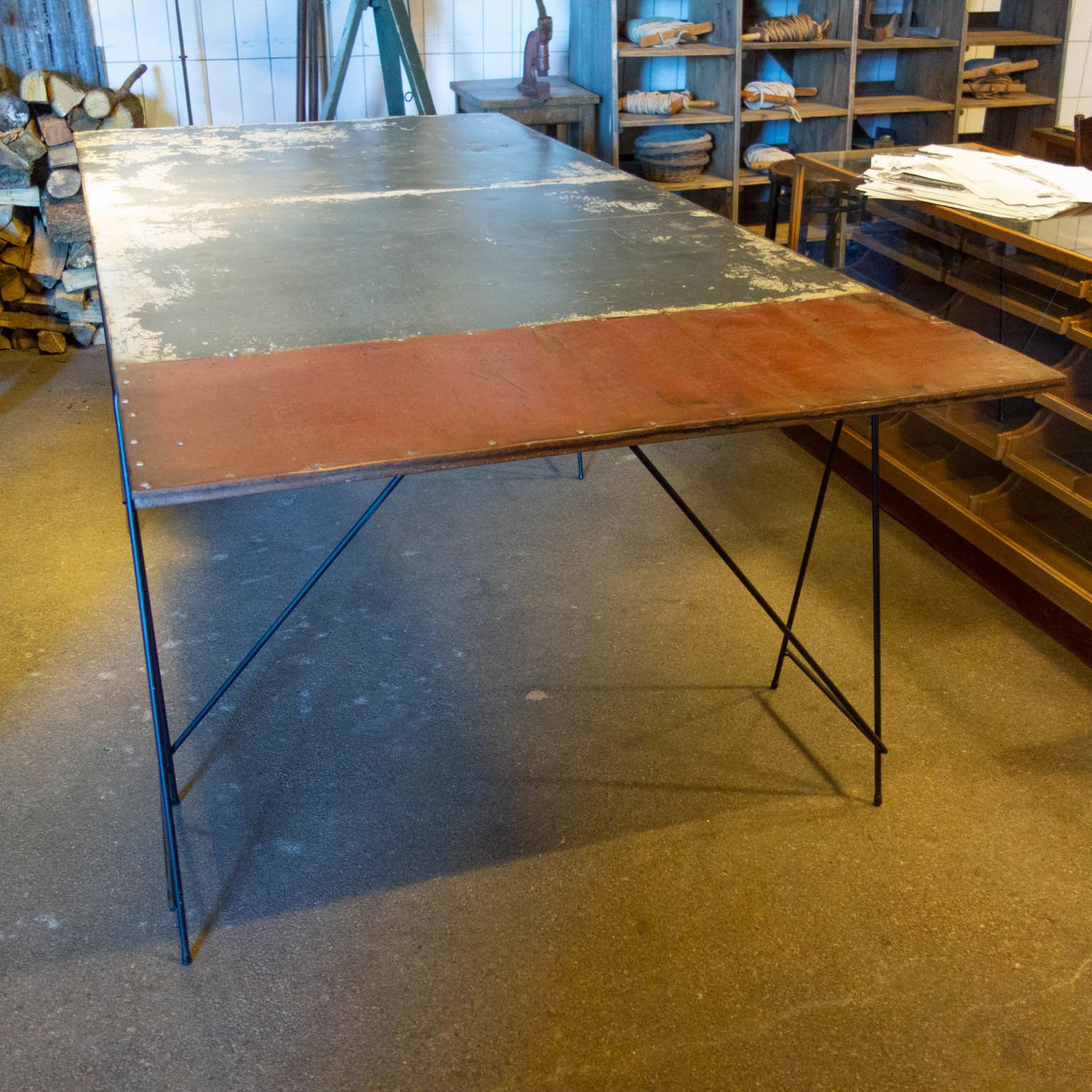 Grote Industriële Tafel Van Frits Jeuris — Oude Brouwerijdeur photo furniture