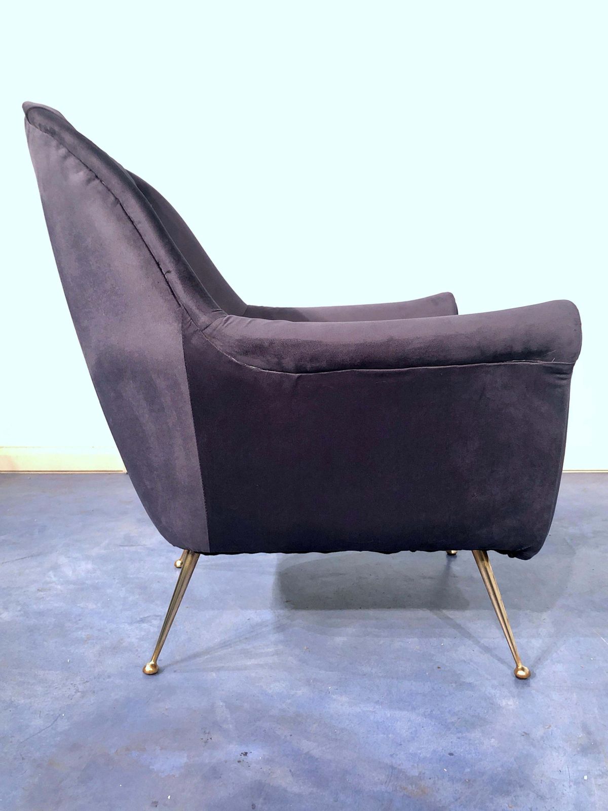 photo vintage Pair Of Italian Midcentury Midnight Blue Velvet Armchairs, Gio Ponti Style 1950s
