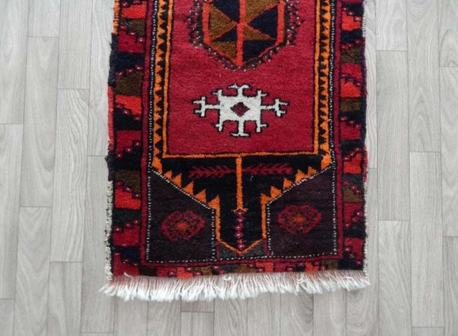 Small Turkish Rug Hand Knotted Distressed Low Pile Area Rug Faded Mat 1′8″ × 3′3″ photo vinterior