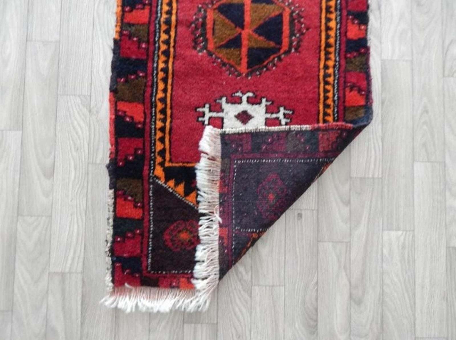 Small Turkish Rug Hand Knotted Distressed Low Pile Area Rug Faded Mat 1′8″ × 3′3″ photo vintage