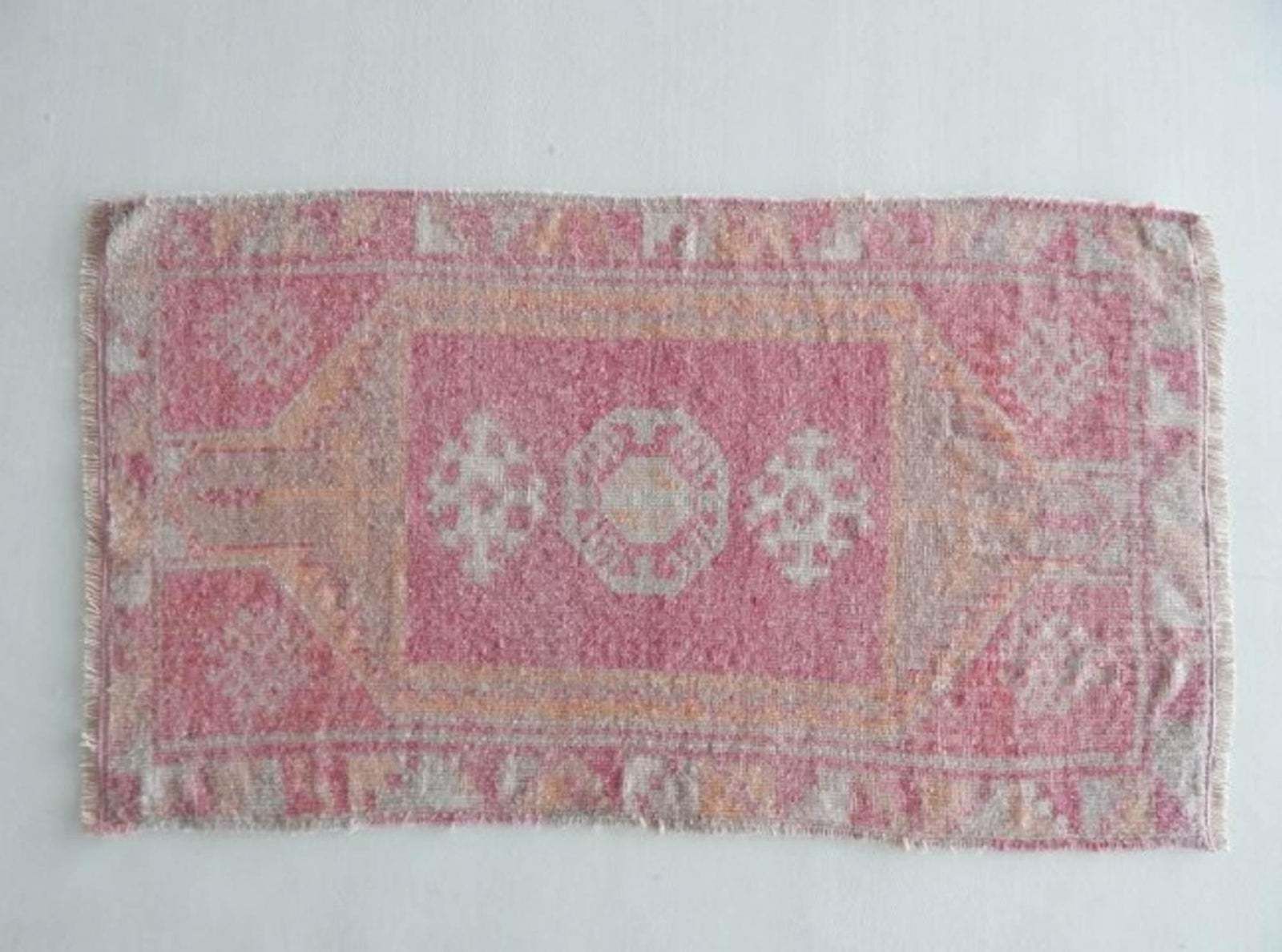 Hand Woven Geometric Pattern Pastel Oushak Bathroom Rug, Wall Hanging And Table Decor Vintage Small Home Entrance Carpet 1′10″ × 3′2″ photo vintage