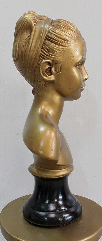 photo vinterior Bust Of A Girl And Twisted Column, In Golden Plaster   1900/1920