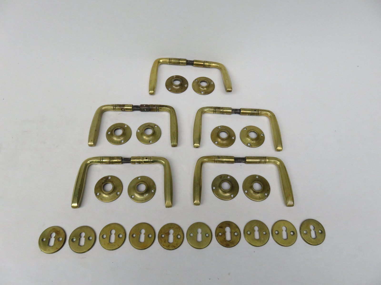 Art Nouveau Brass Door Handles With Rosettes And Keyhole Covers, Set Of 5 photo for sale
