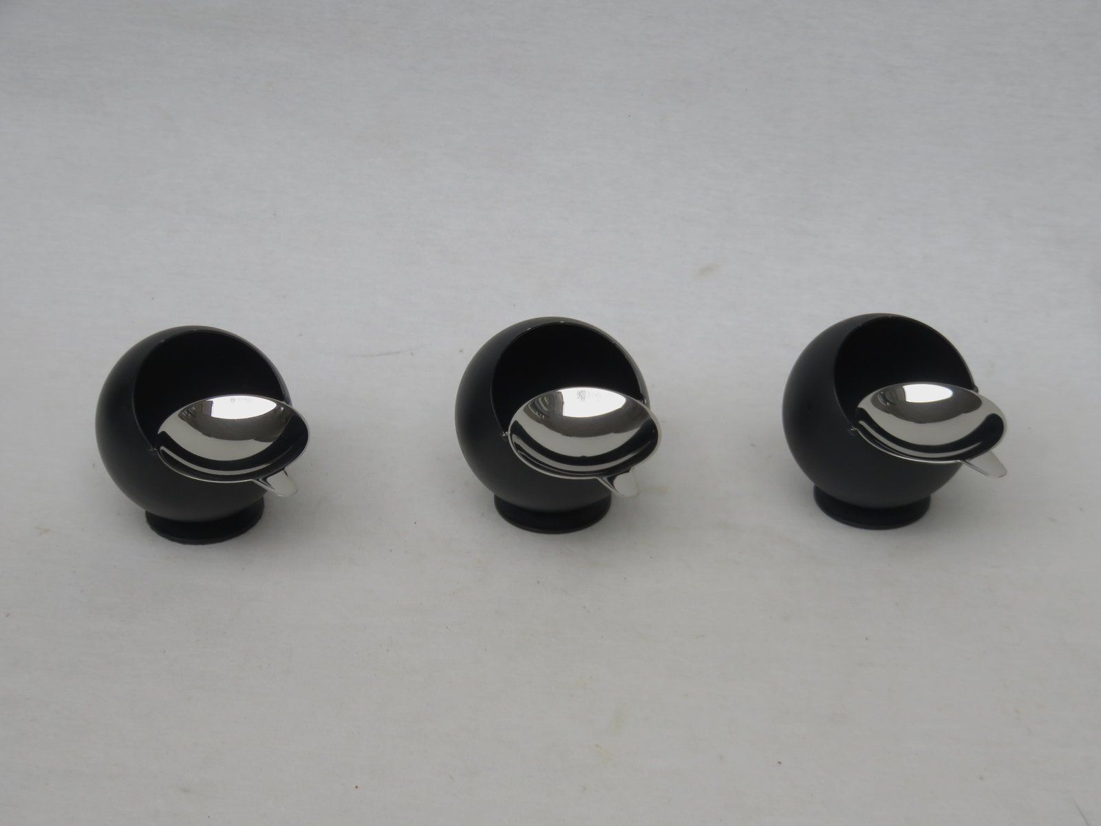 Model Smokny Ball Ashtrays From F.W. Quist   Middle Size, 1970s, Set Of 3 photo for sale