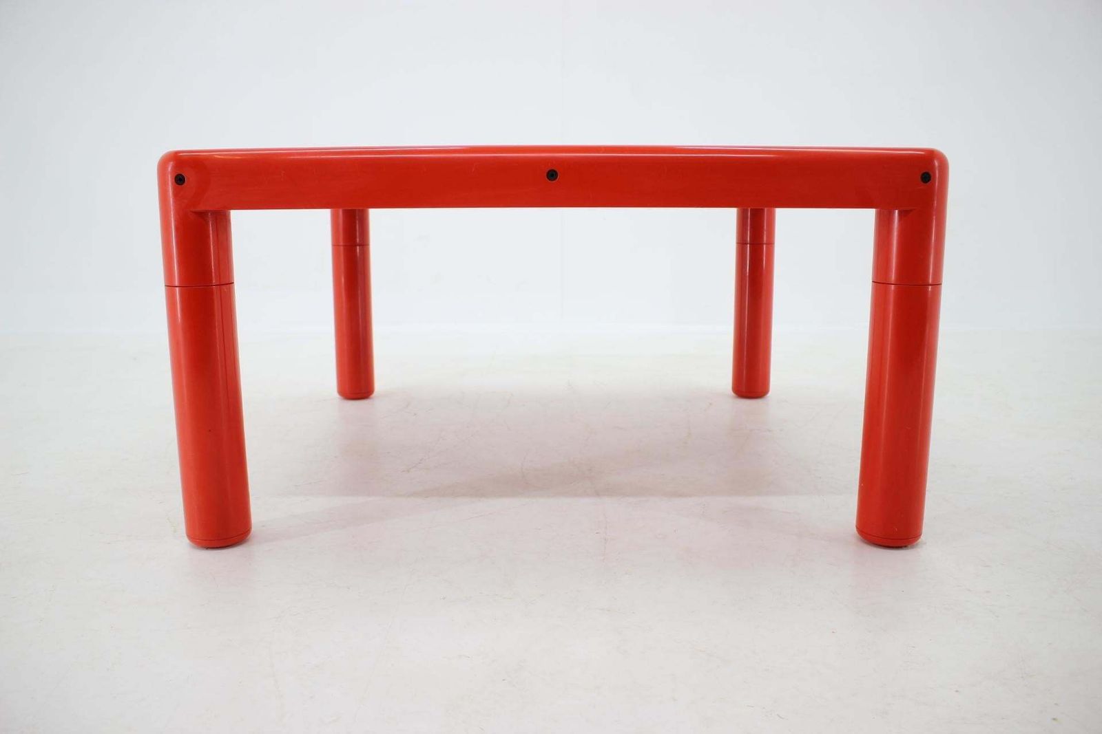 photo for sale Mid-Century Space Age salontafel Upo, Eero Aarnio, Finland, jaren 1970.