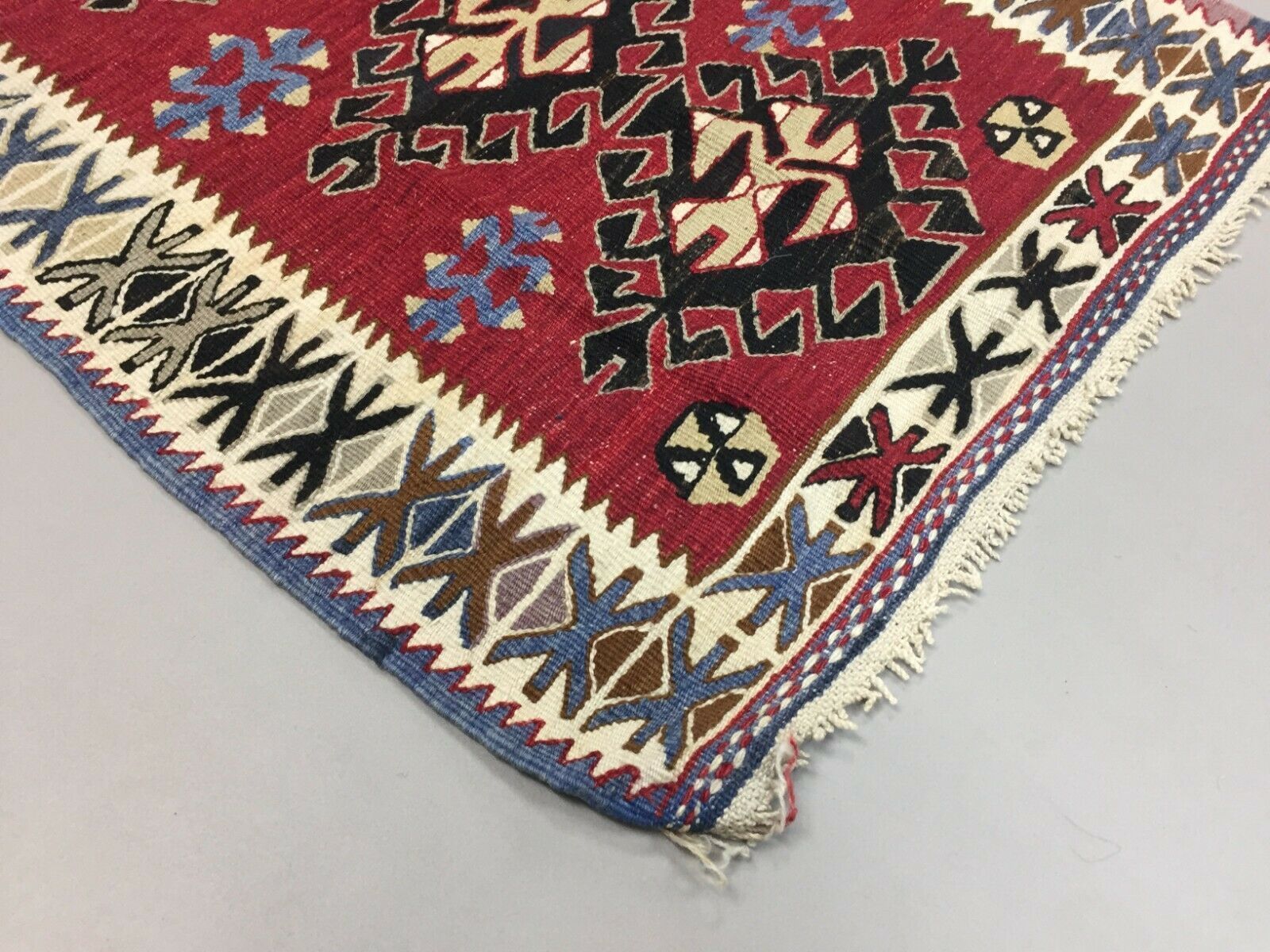 Small Vintage Turkish Kilim 112x81 Cm Tribal Kelim Rug, Black, Red, Blue photo 335.0