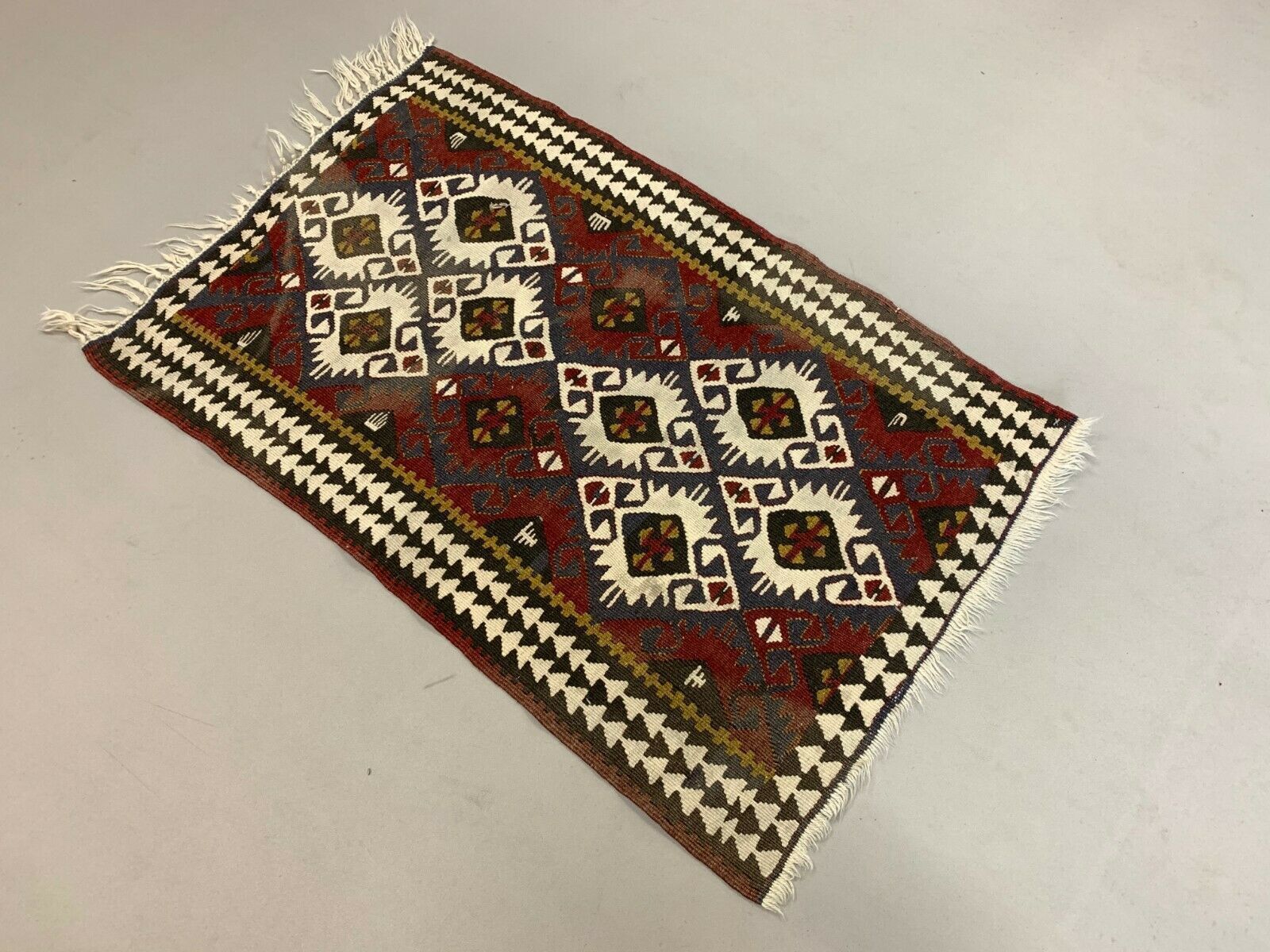 Small Vintage Turkish Kilim 98x63 Cm Wool Kelim Rug photo furniture