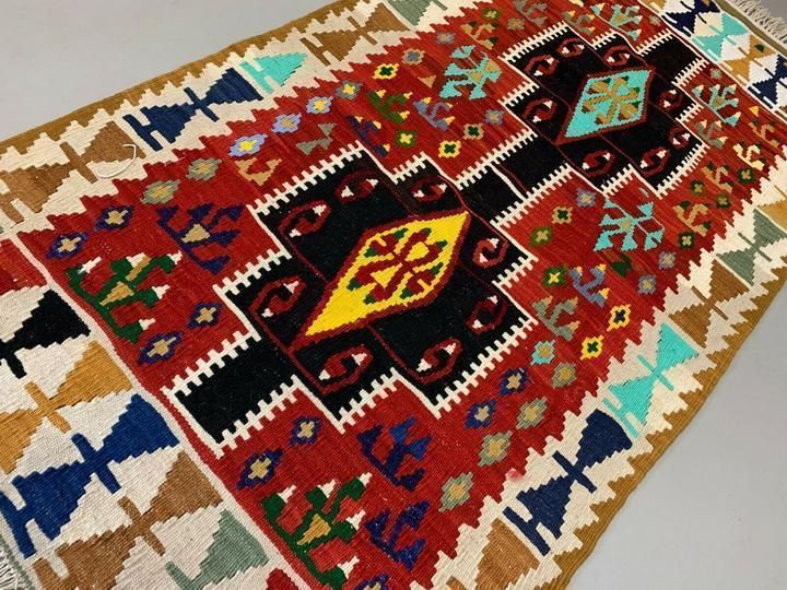 photo furniture Small Vintage Turkish Kilim 180x93 Cm Wool Kelim Rug Red
