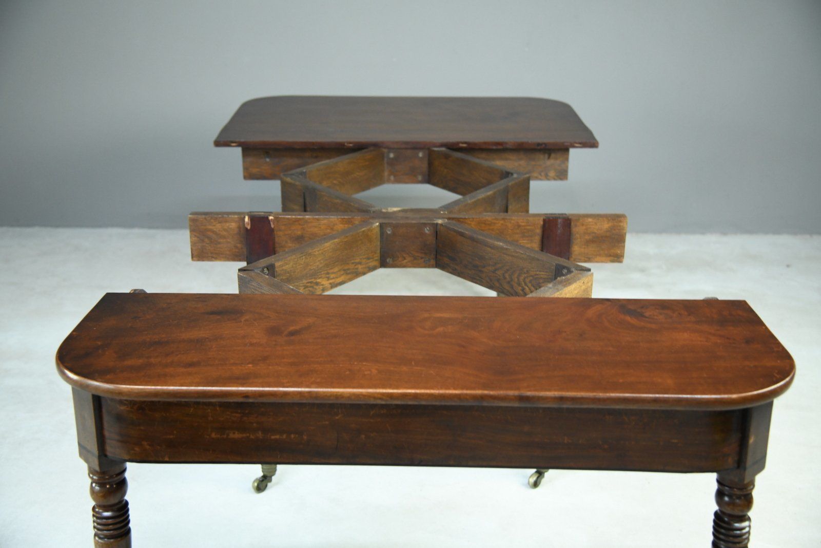 Antique Georgian Concertina Mahogany Dining Table. photo vinterior