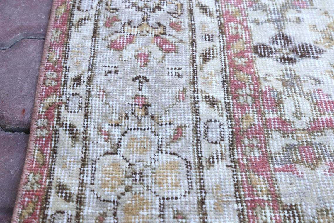 5.6x10, Turkish Vintage Oushak Rug, Floral, Area Rug, Wool Rug, Room Decor, Living Room Rug, Turkey Rug, Handmade, Faded Beige, Pink Boho photo vintage