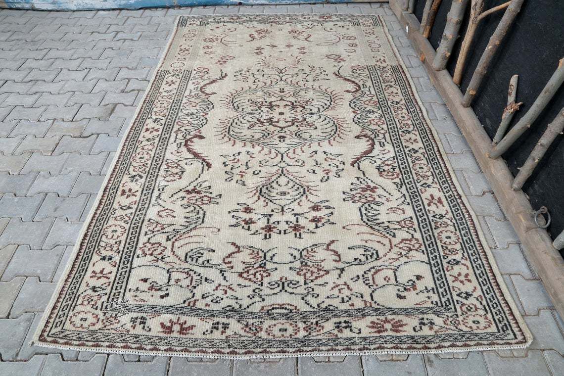 Turkish Rug, Vintage Rug, Oushak Rug, Floral Rug, Area Rug, Wool Rug, Room Decor, Living Room Rug, Turkey Rug, Handmade, Beige