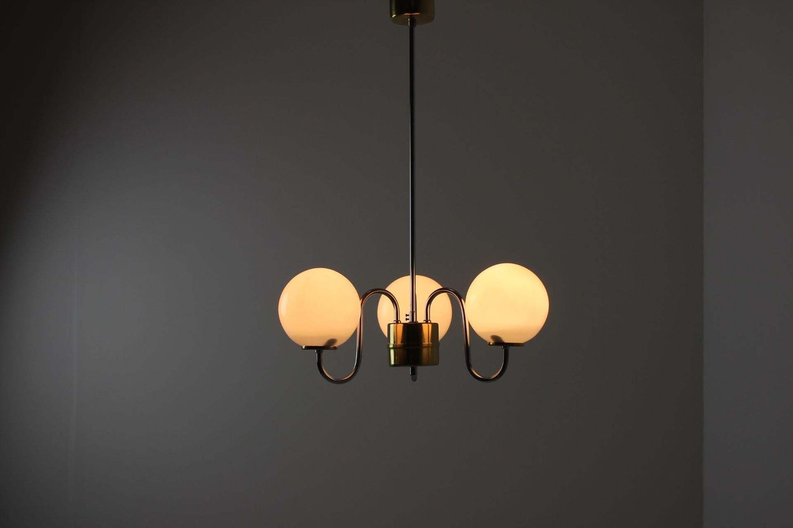 Mid Century Glazen Kroonluchter / Lidokov, Jaren 1960. photo vinterior
