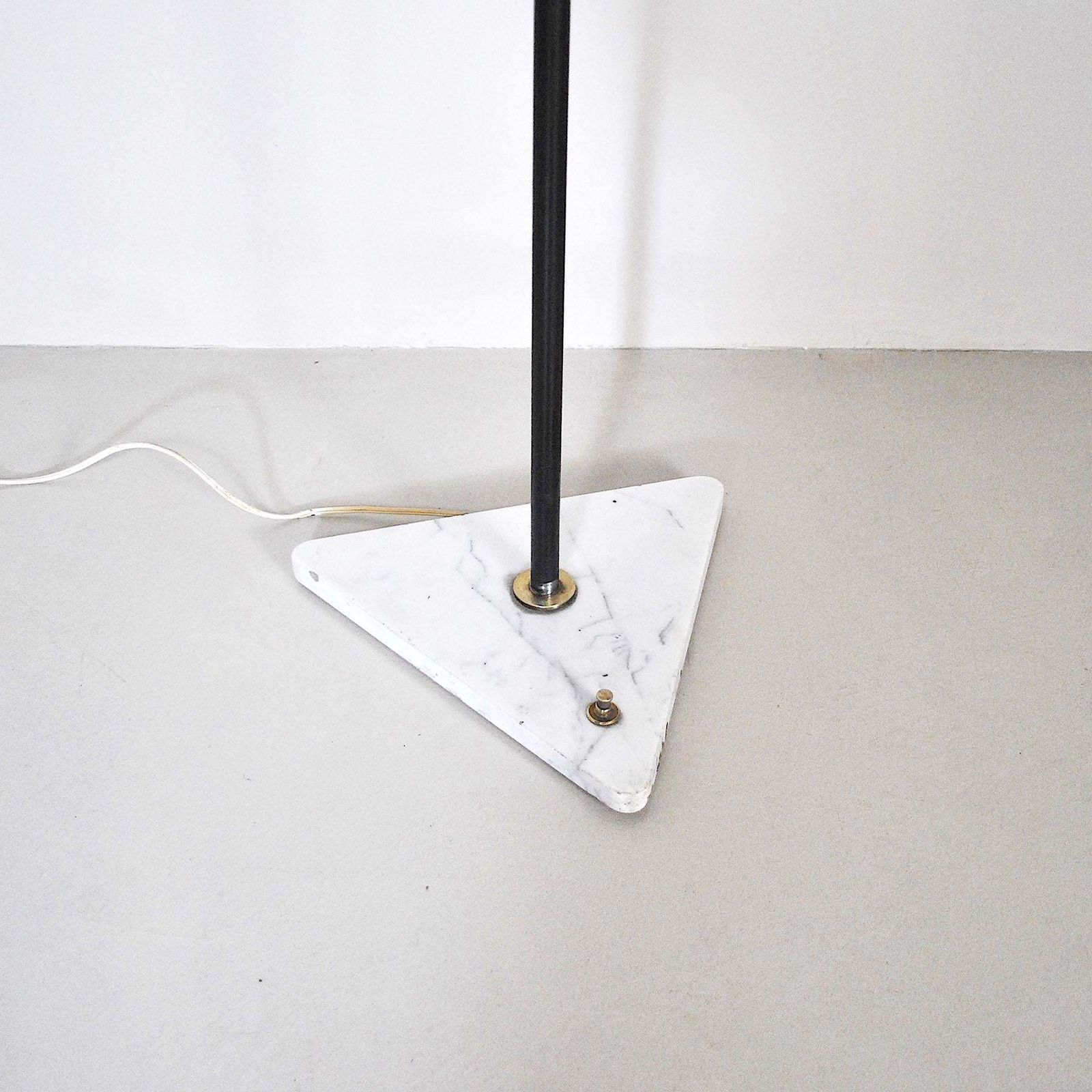 Stilnovo Italian Midcentury Floor Lamp In Brass And Opaline From The 1950s photo vinterior
