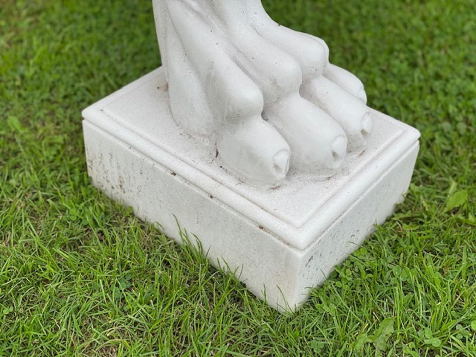 Large And Round Marble Table With Feet In The Shape Of Lions, Italy photo 42298.0