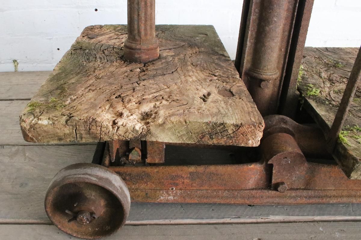 Early 20th Century Cast Iron Sack Weighing Scales Produced By W&T Avery Ltd photo Home Decor