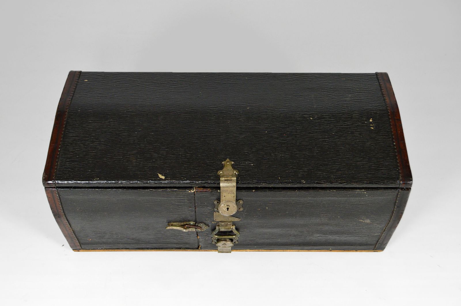 Black Car Trunk, Brand "Innovation", 1920s photo 600.0