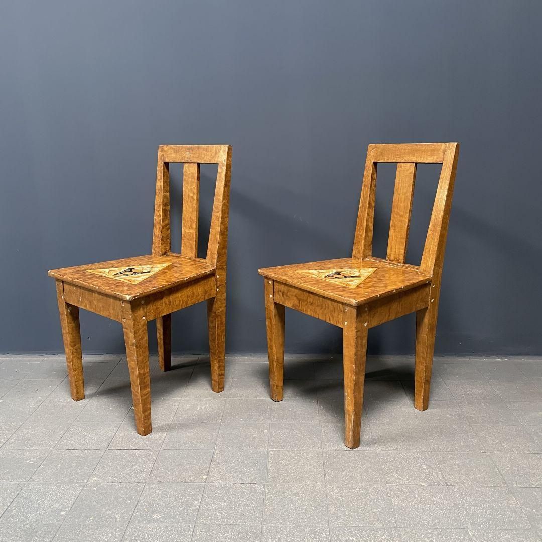 photo furniture Set Van Twee Geschilderde Zweedse Stoelen