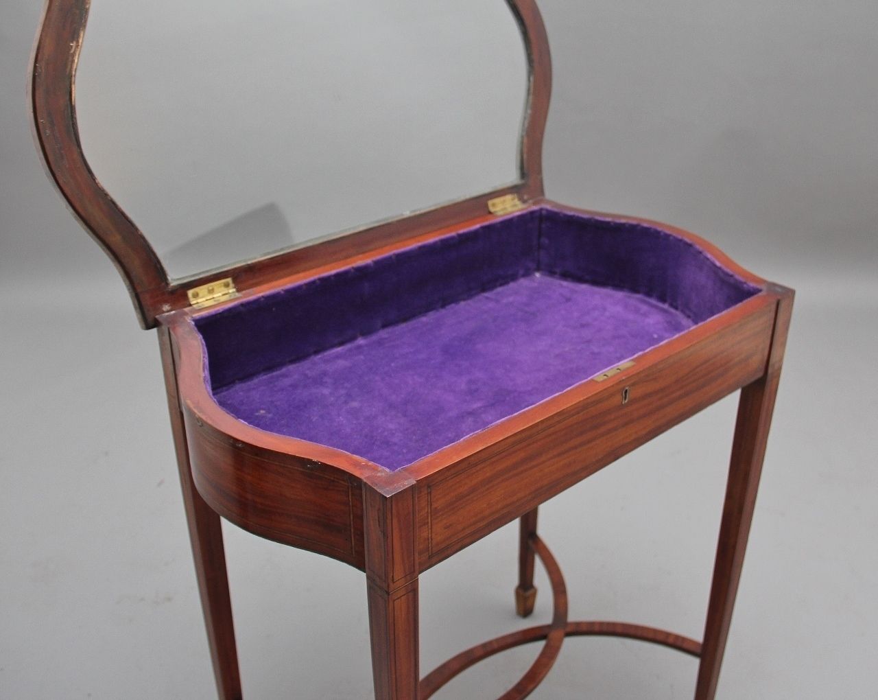 Edwardian Inlaid Satinwood Bijouterie Table photo for sale