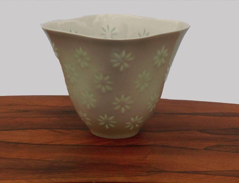 1960s Arabia Glazed White "Rice" Porcelain Vase By Friedl Holzer Kjellberg photo furniture