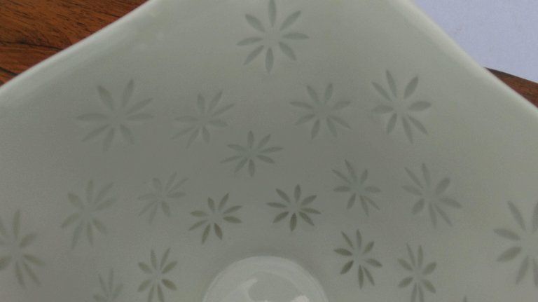 1960s Arabia Glazed White "Rice" Porcelain Vase By Friedl Holzer Kjellberg photo for sale