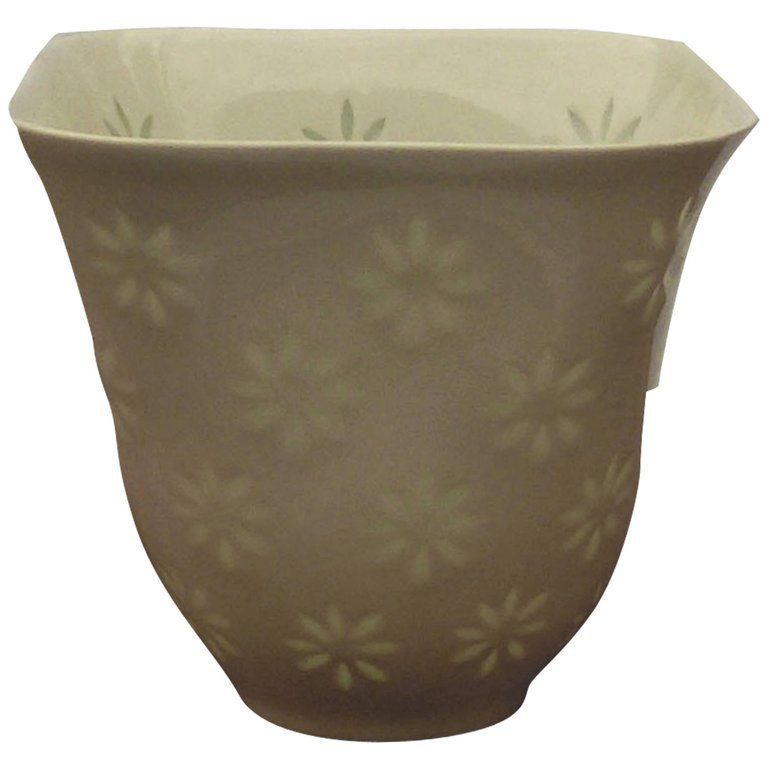1960s Arabia Glazed White "Rice" Porcelain Vase By Friedl Holzer Kjellberg