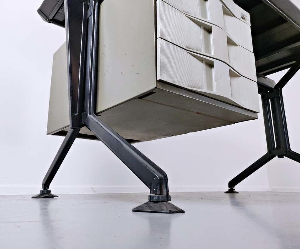 Desk By Studio Bbpr For Olivetti photo vinterior