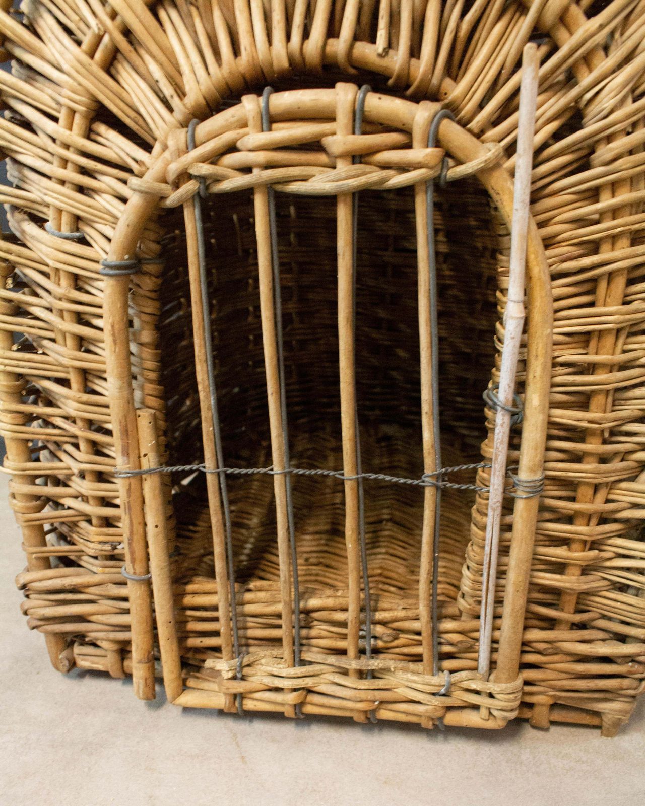 Panier de transport en osier pour chat ou chien, mid-century, France photo buy