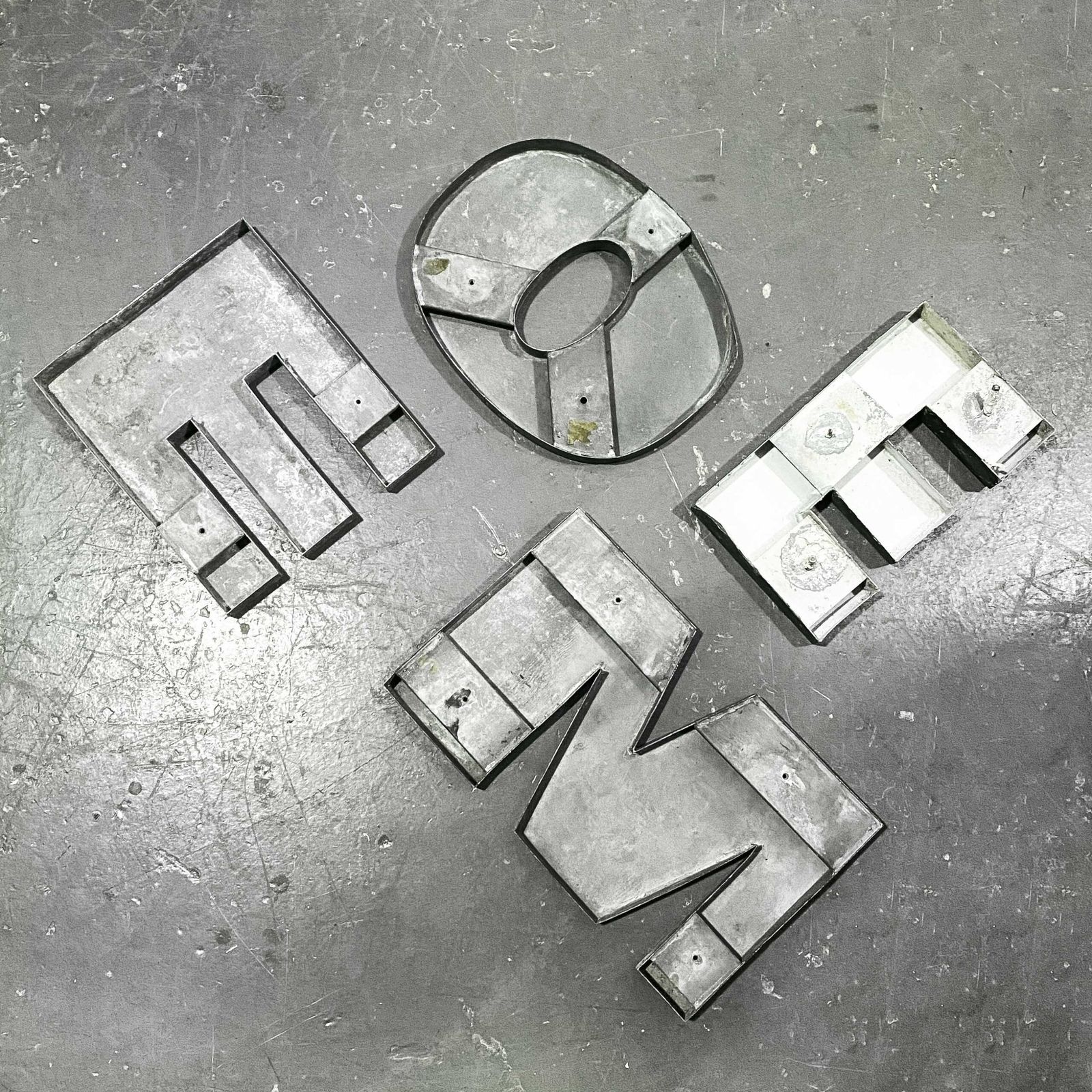 1950’s French Zinc Letters – Letter Zinc O photo vintage