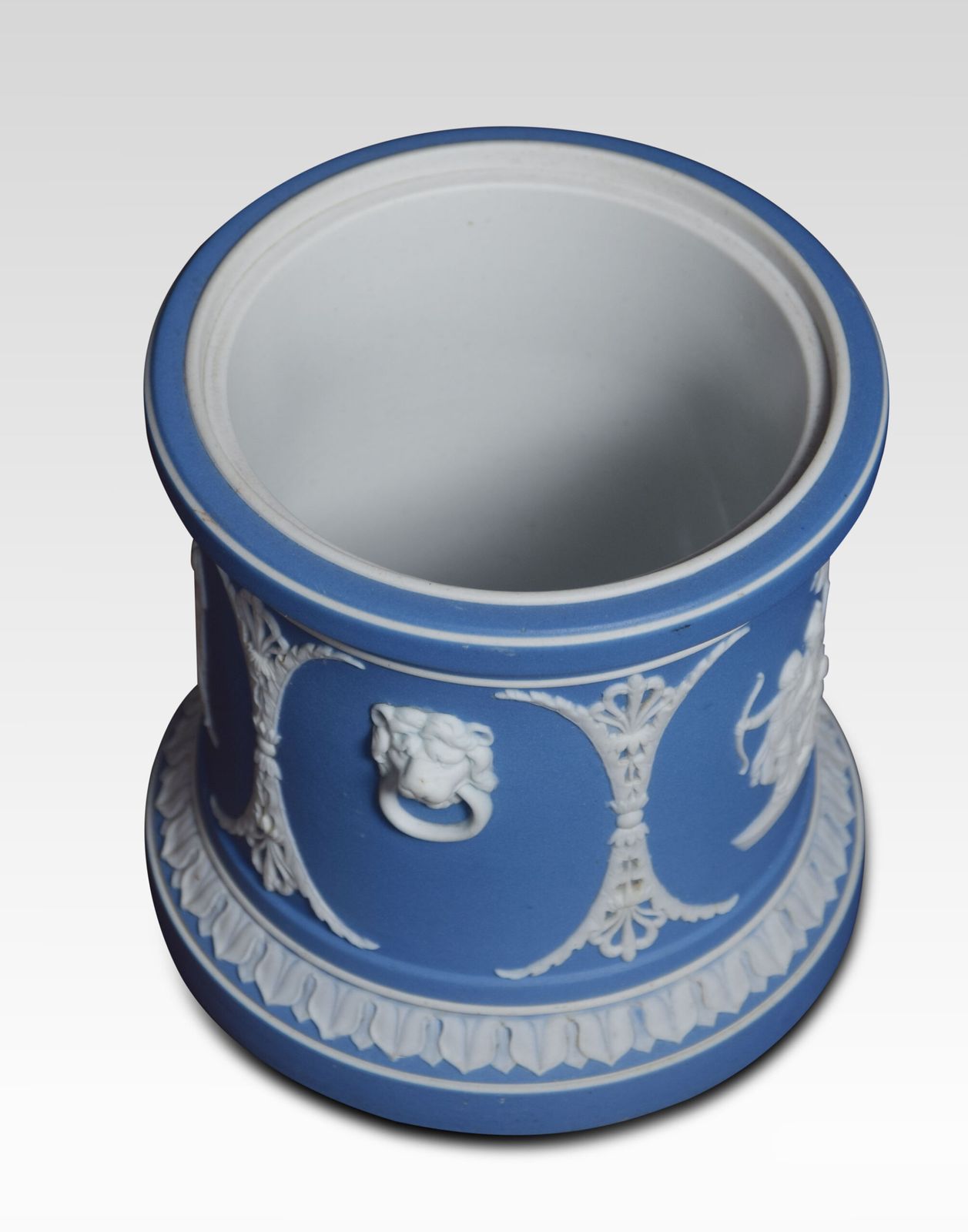 Wedgwood Blue Jasper Humidor photo vinterior