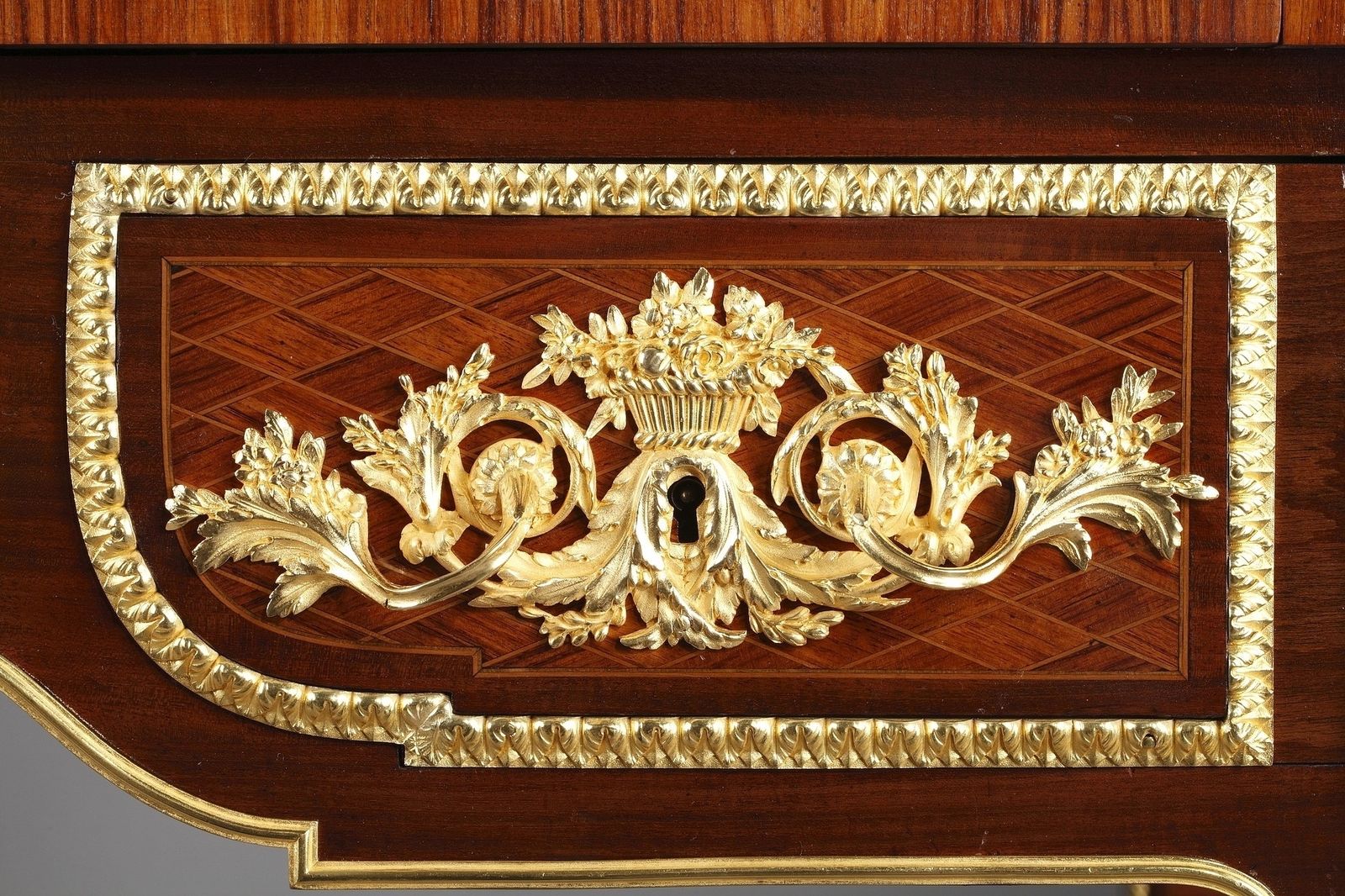 photo for sale Rolltop-bureau naar Jean Henri Riesener, toegeschreven aan Maison Beurdeley