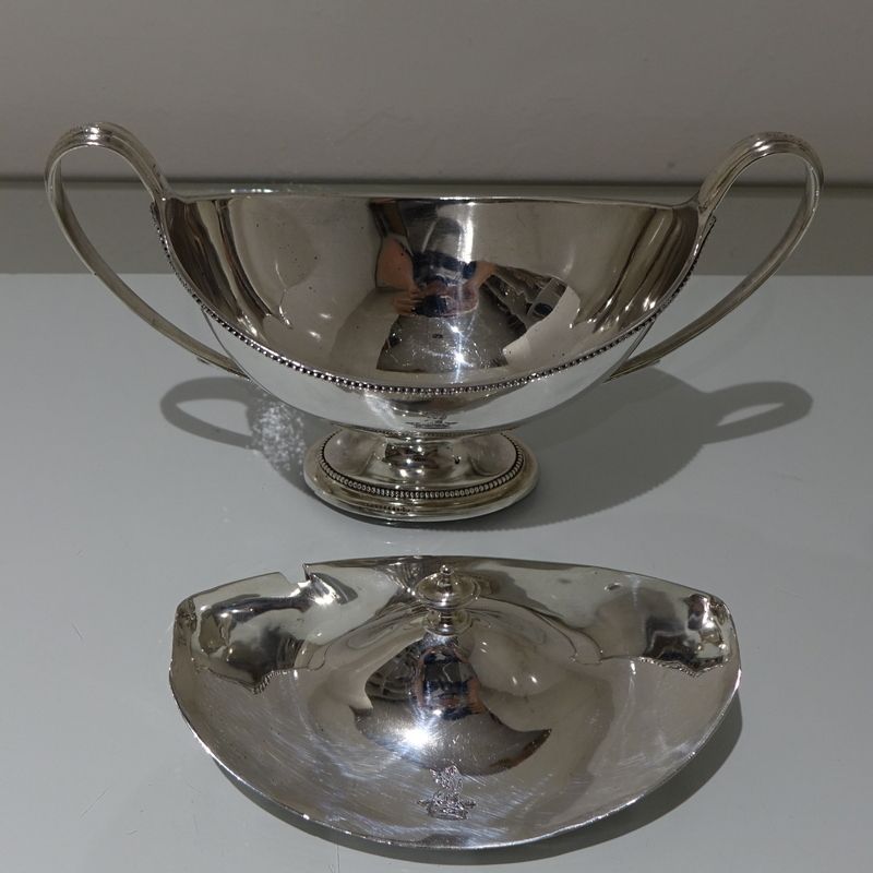 photo vinterior 18th Century Antique George III Sterling Silver Pair Sauce Tureens London 1786 John Scofield