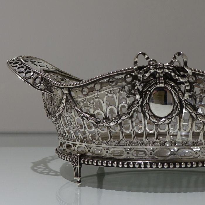 Early 20th Century George V Antique Sterling Silver Basket London 1911 Wakely & Wheeler photo vinterior