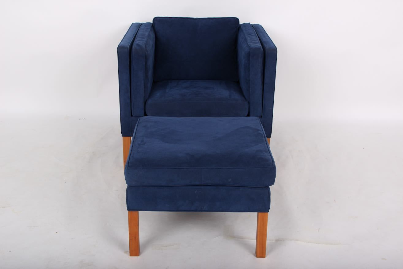 Borge Mogensen 1 Easychair And 1 Footstool. Modell 2330 & 2331. 2005 Produktion. (Set) photo Furniture