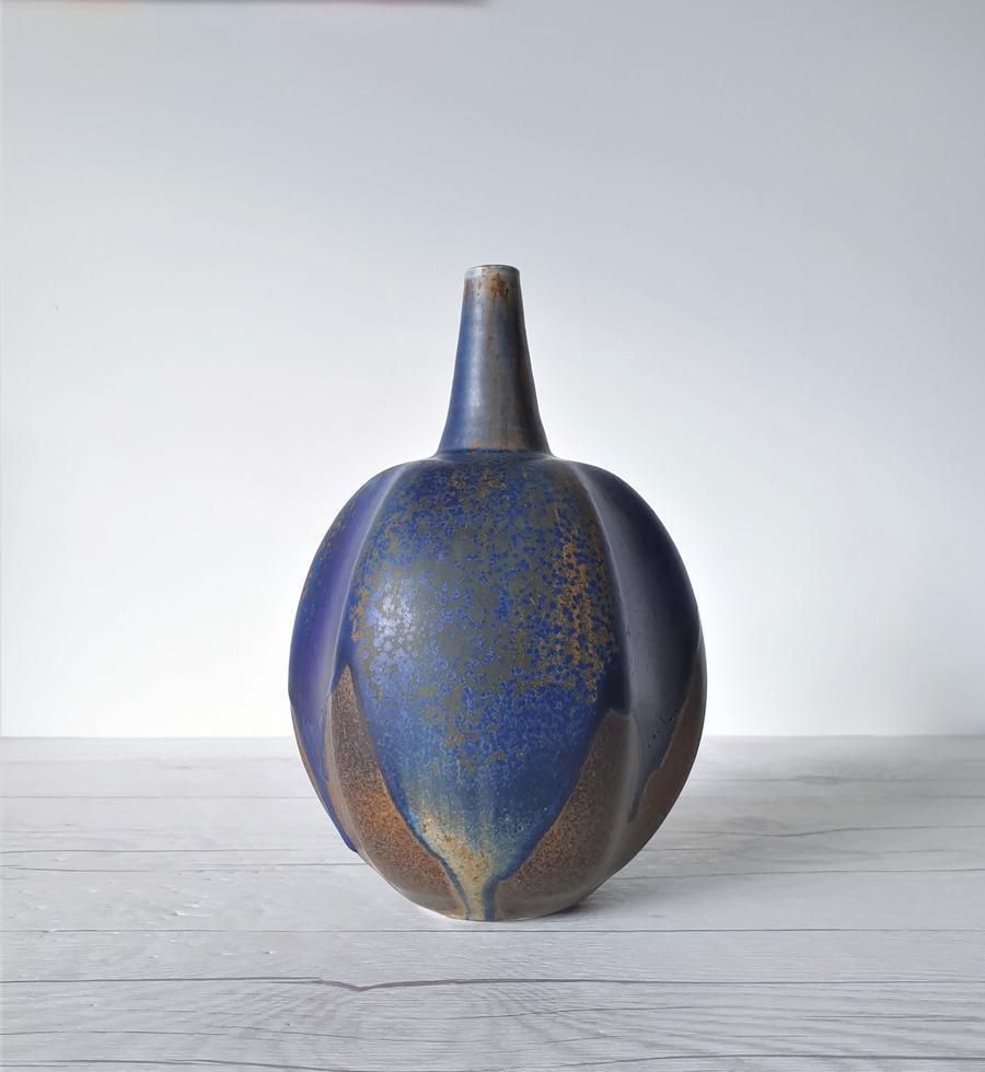 Reiner Gehrig, Grünstadt Studio, Matte Cedar, Sand And Blue Running Glaze Bottle Vase | 1970s photo vintage