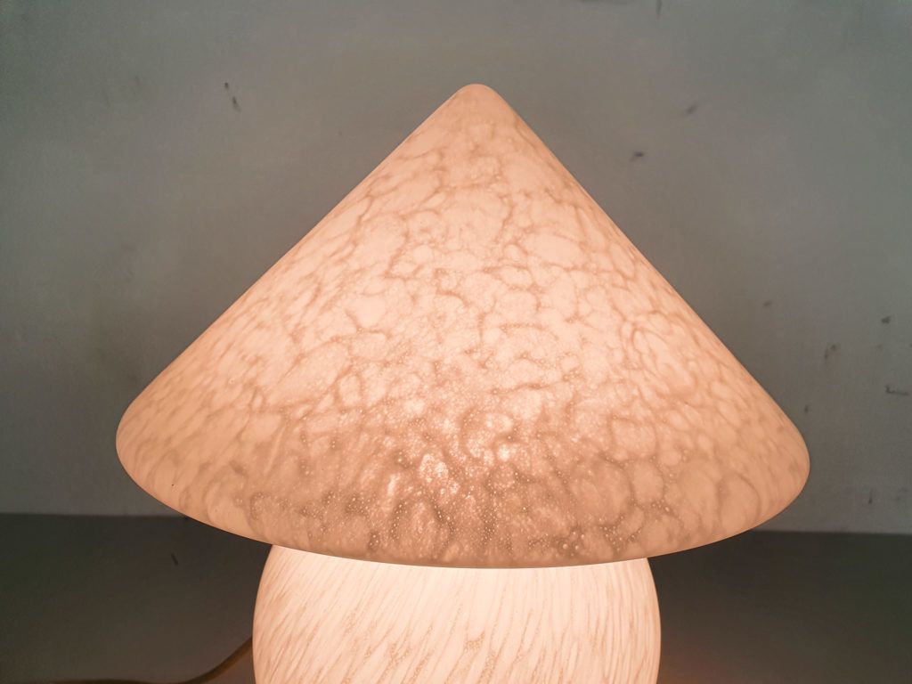 Tafellamp Van Wit Opalineglas, Peil And Putzler, Duitsland, Jaren 1970 photo vinterior