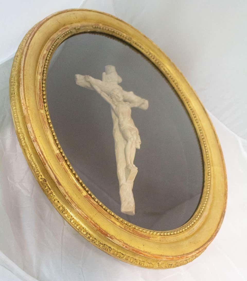Vitrine crucifix française et cadre ovale, fin du XIXe siècle photo Décoration