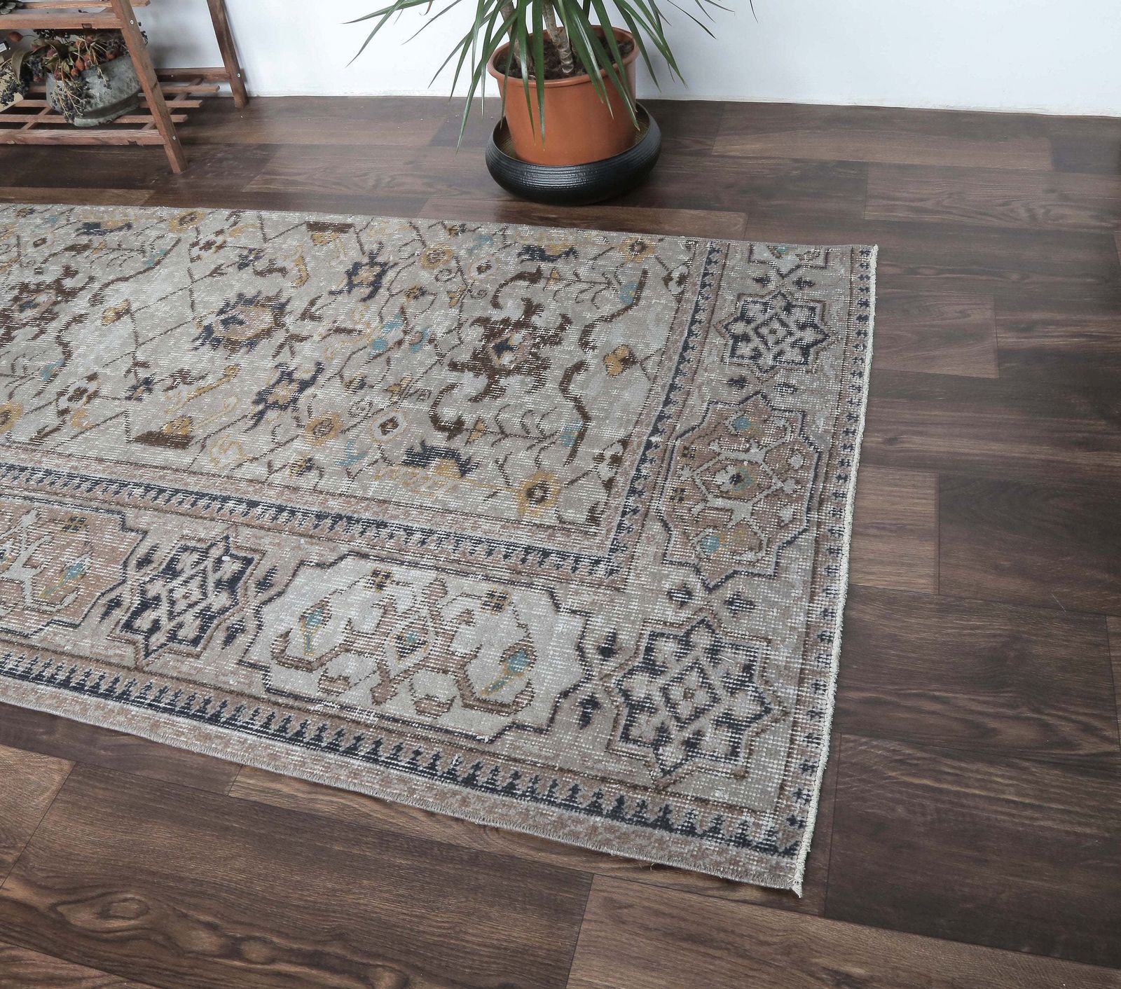 Turkish Vintage Runner, Oushak Handmade Wool Rug, Floral Gray Hallway Rugs, Farmhouse Decor, One Of A Kind, Folk Art, Made In Anatolia photo Textiles