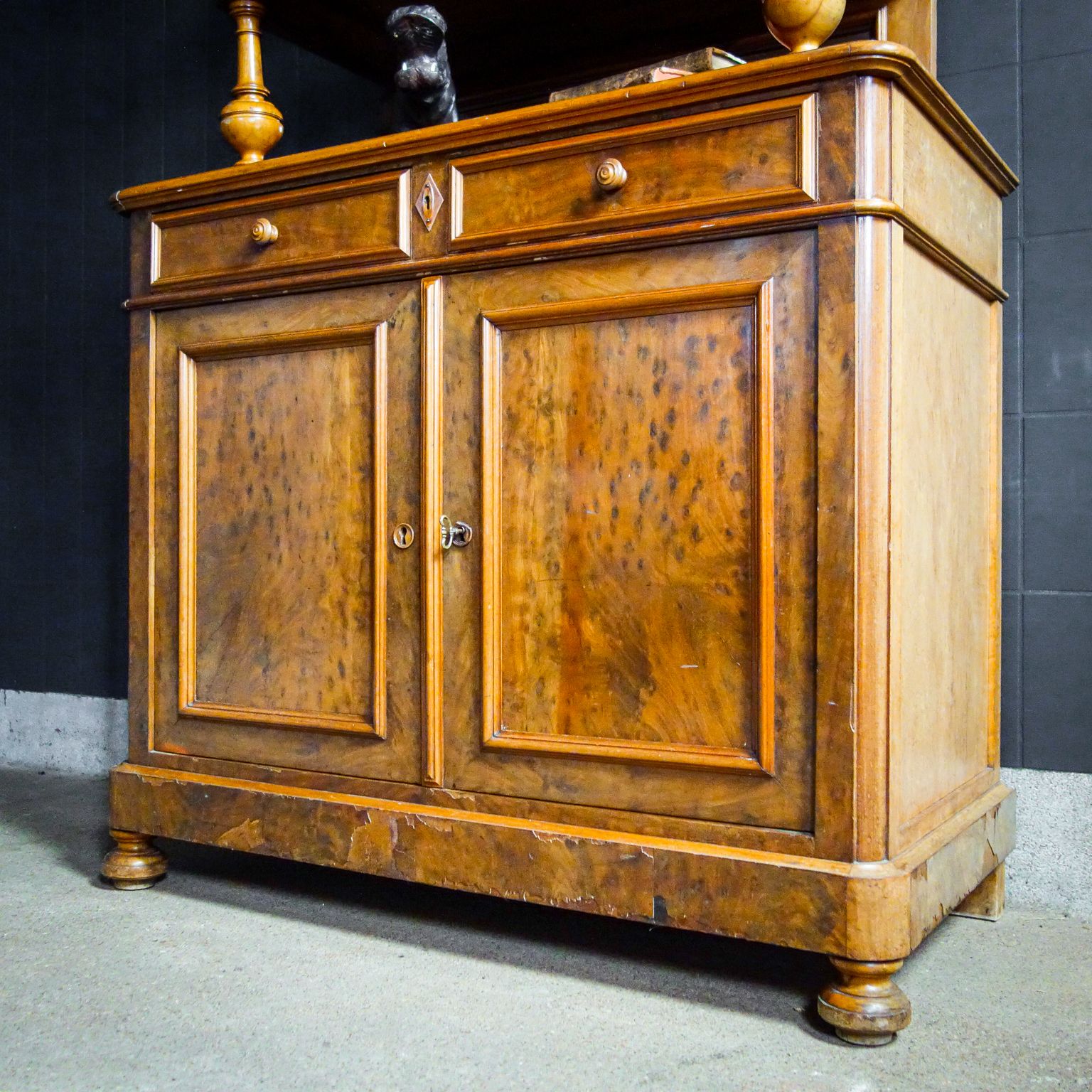 Hoge Tweedelige Engelse Kast | Jaren 1920 photo for sale