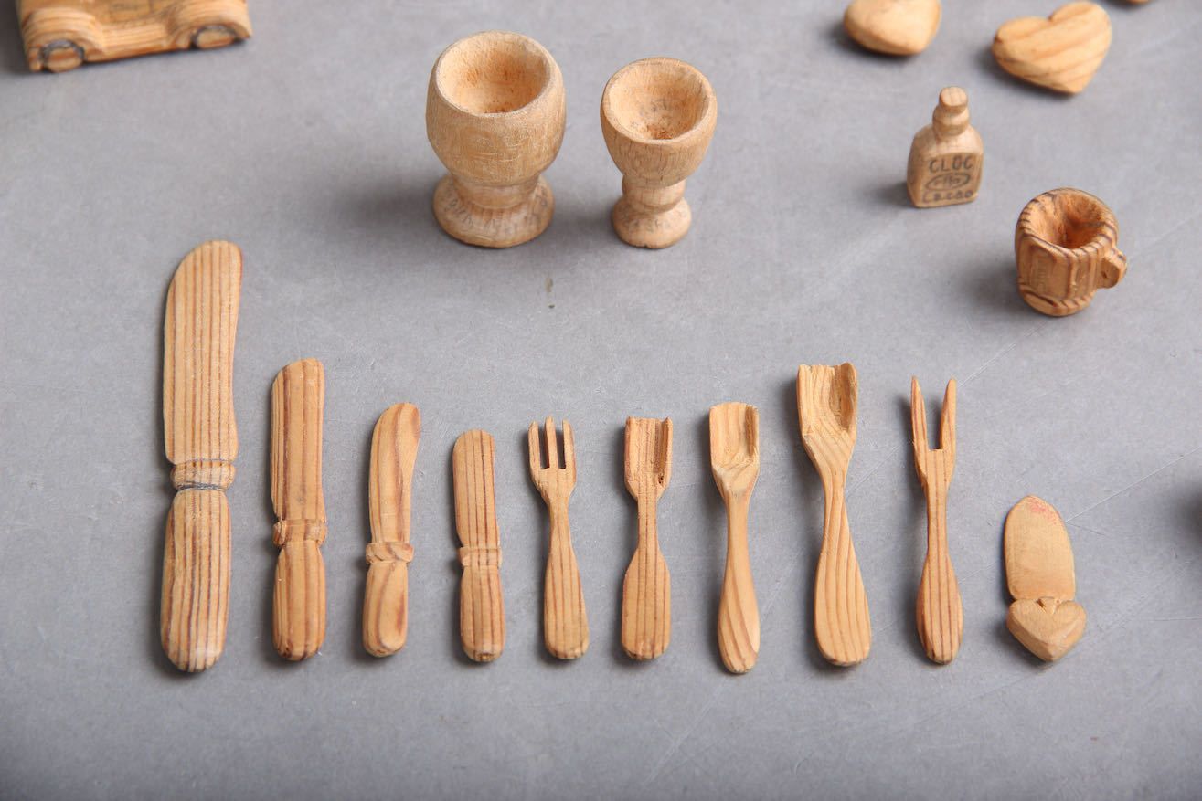 Wooden Figures Handcrafted By Victor Mehl (1911 1944) Produced By Danish Prisoners Of War During World War II. photo 350.0