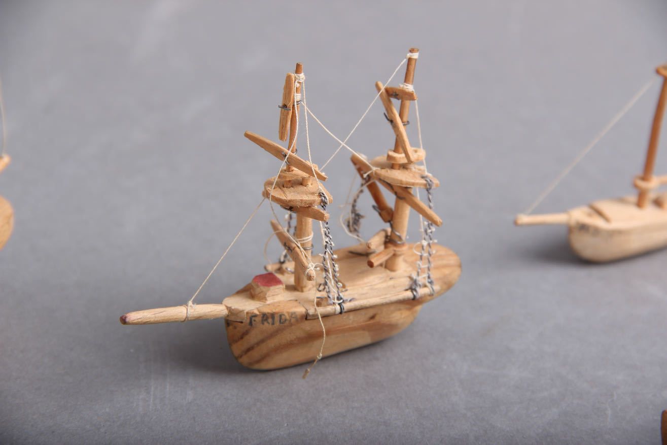 350.0 Wooden Figures Handcrafted By Victor Mehl (1911 1944) Produced By Danish Prisoners Of War During World War II. photo