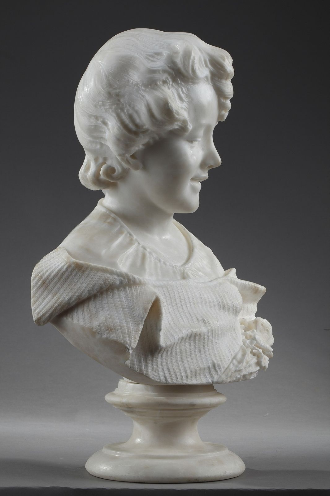 photo vintage Sculpture en albâtre « Buste de jeune fille », XIXe siècle