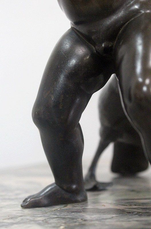 photo vintage Bronze Of A Cherub Holding A Goose, By A. Collas   19th Century