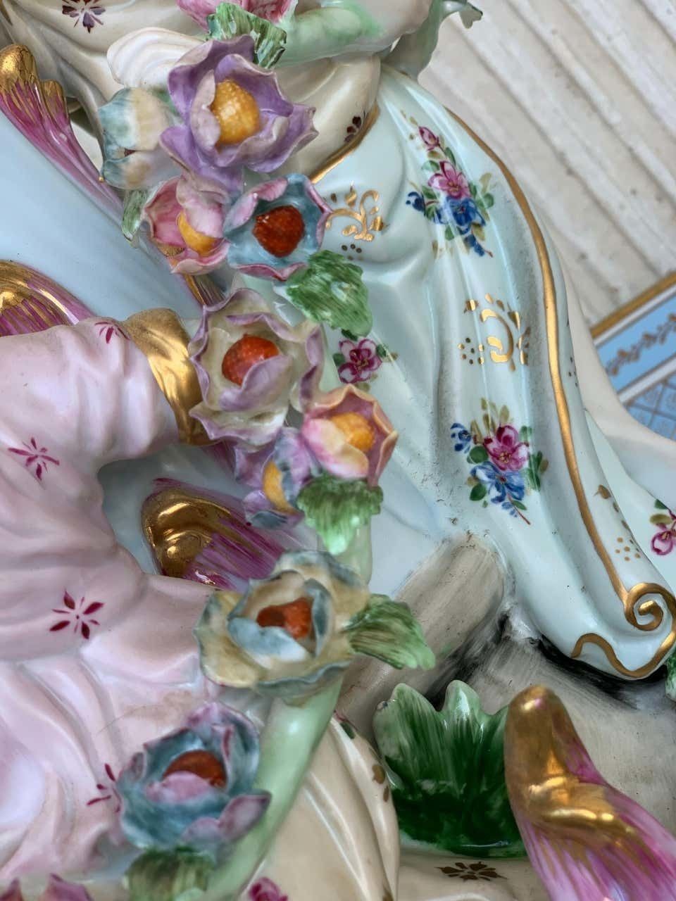 photo vintage Présentoir figuratif en porcelaine de Sèvres, corbeille à fruits surélevée, XIXe siècle