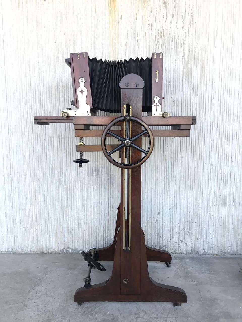 19th Century Old Study Camera In Oak Wood With Height Adjustable And Brake photo Home Decor
