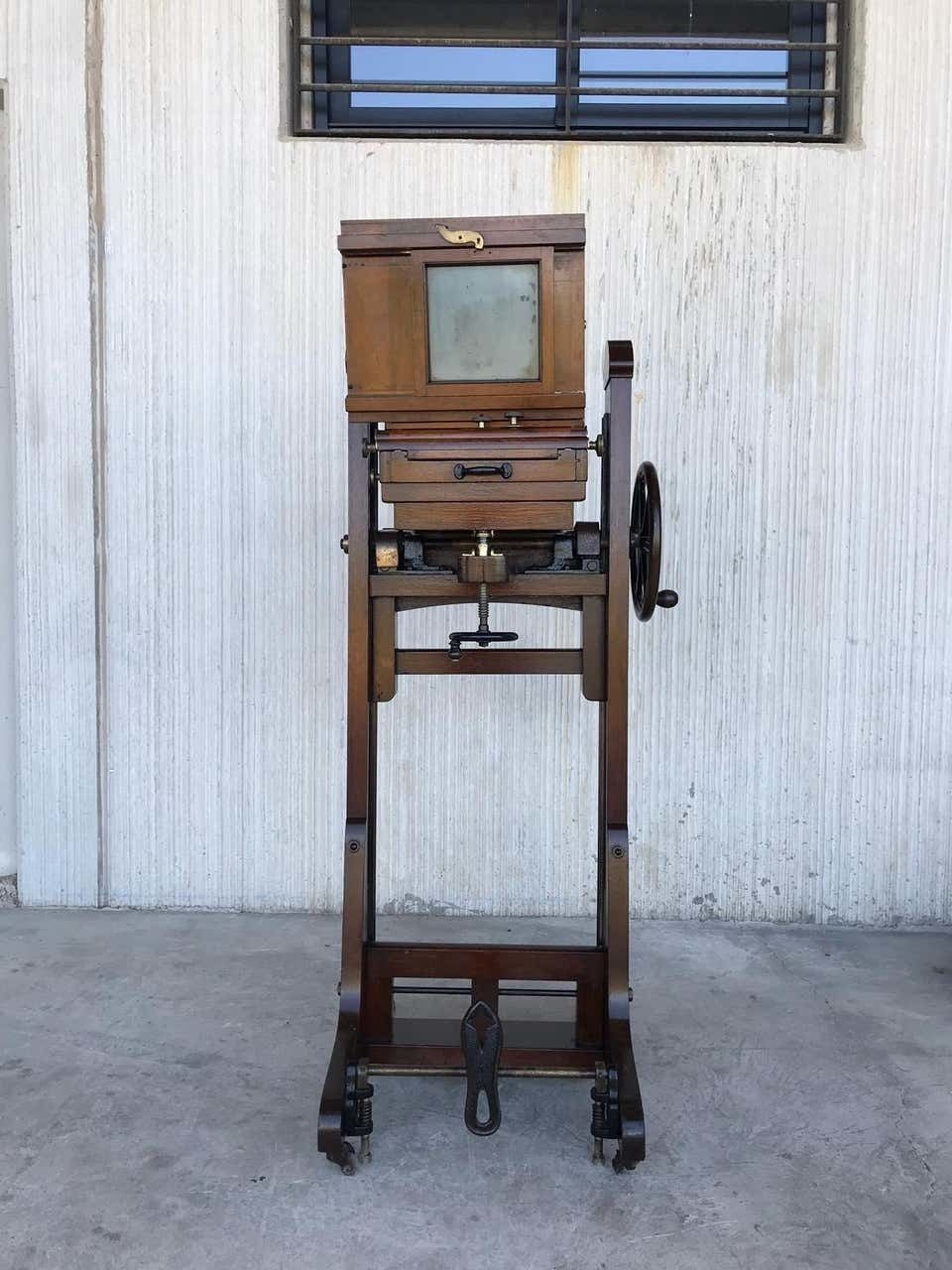 19th Century Old Study Camera In Oak Wood With Height Adjustable And Brake photo 12189.0